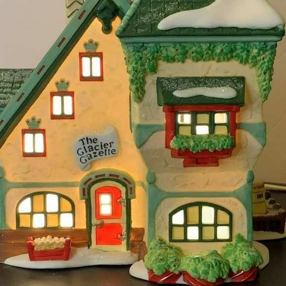 Dept 56 The Glacier Gazette North Pole Village Lighted Christmas Building - 1997 - Picture 3 of 12
